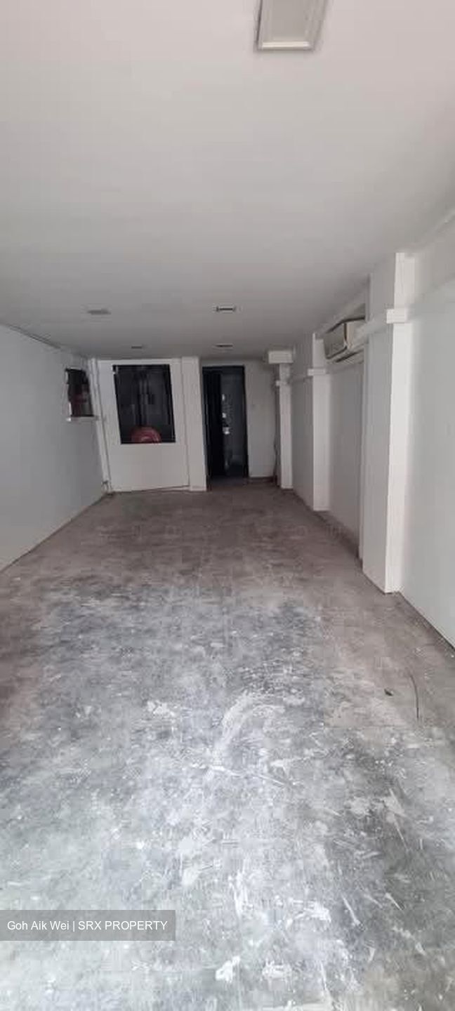 Baghdad Street (D7), Retail #596867881